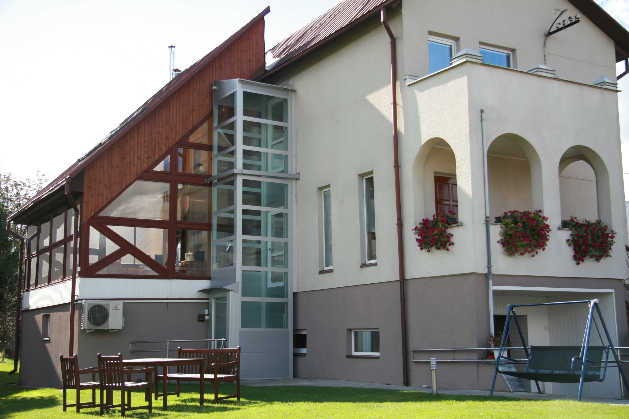 SB200 Senkrechtlift für den Außenbereich